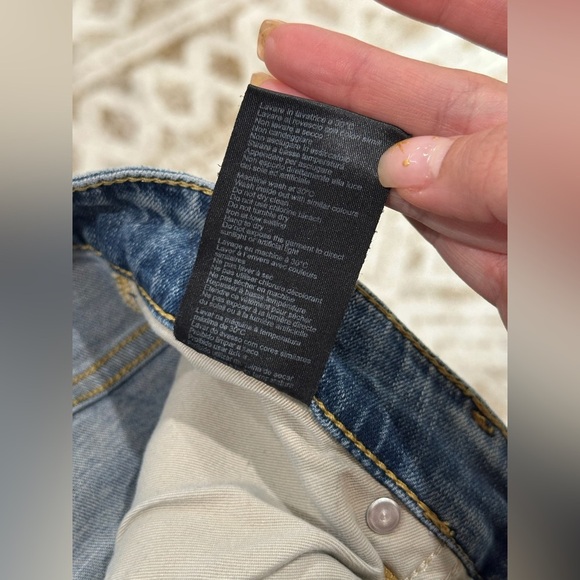 Represent men’s jeans size 33 with distress to the bottom - Picture 10 of 10